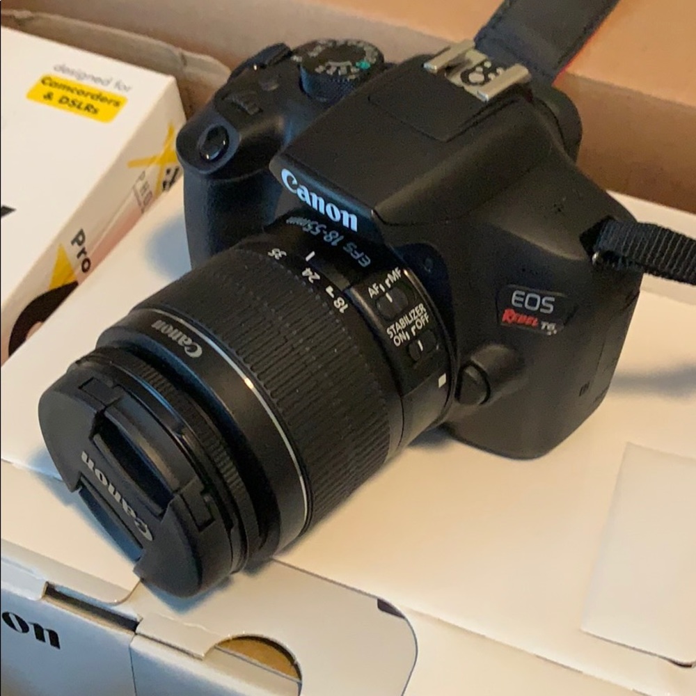 Camera and equipment - Picture 2 of 2